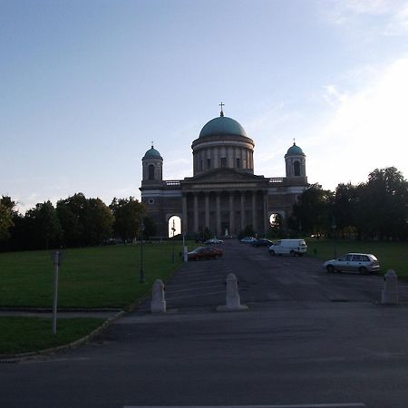 Ria Panzio Bed and Breakfast Esztergom Exteriör bild