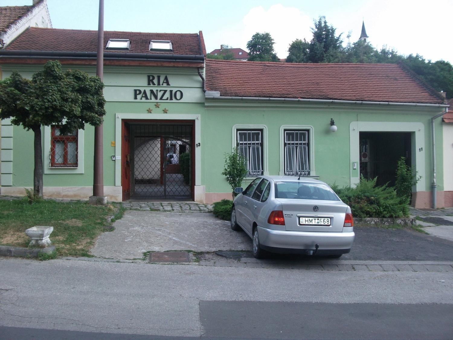 Ria Panzio Bed and Breakfast Esztergom Exteriör bild