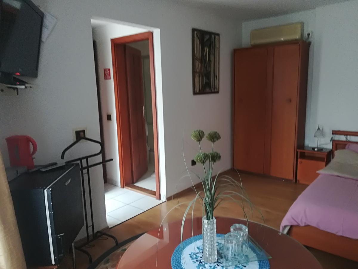 Ria Panzio Bed and Breakfast Esztergom Exteriör bild