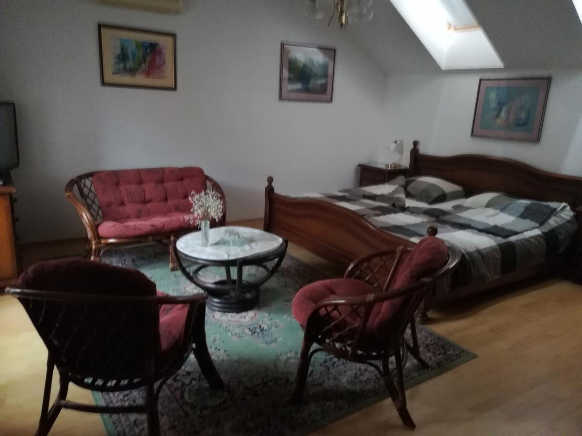 Ria Panzio Bed and Breakfast Esztergom Exteriör bild